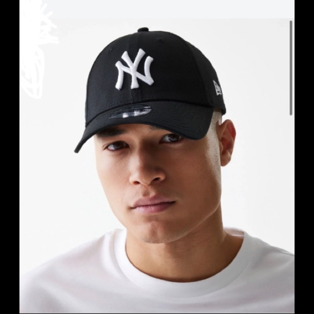 New Era Black and White New York Yankees Kids Cap